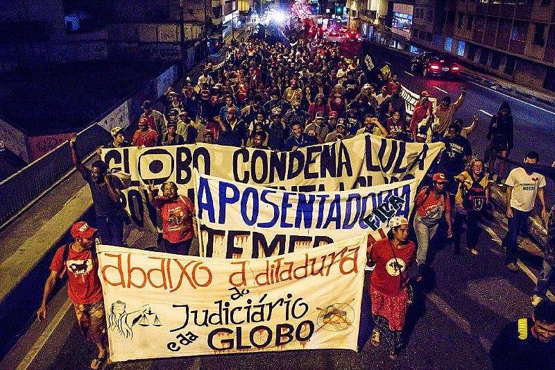 Com o nome “Desligue seu ódio, boicote a Rede Globo”, a marcha expôs o apoio da emissora ao golpe e o monopólio da mídia