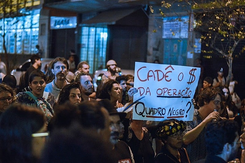 “Tudo isso para evitar que a população prestigie e se aproprie do seu teatro”, disse Kennedy Piau Ferreira, professor da UEL