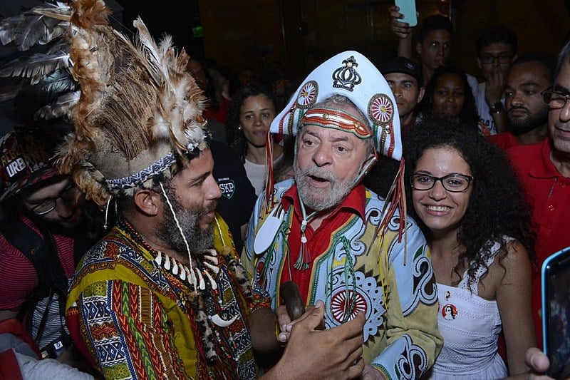 Lula esteve todo o tempo cercado de admiradores no Museu Cais do Sertão