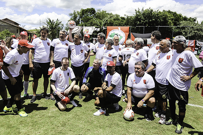 Quatro partidas marcaram a abertura do campo de futebol Dr. Sócrates Brasileiro em Guararema (SP).