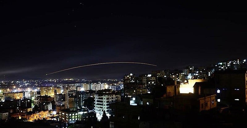 Imagem mostra mísseis sobre Damasco: ataque de Israel deixou mais de 20 mortos
