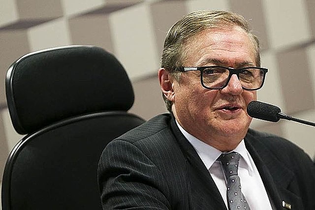 O ministro da Educação, Ricardo Vélez, diz ser contra a "ideologia de gênero" e em favor da família tradicional e da igreja