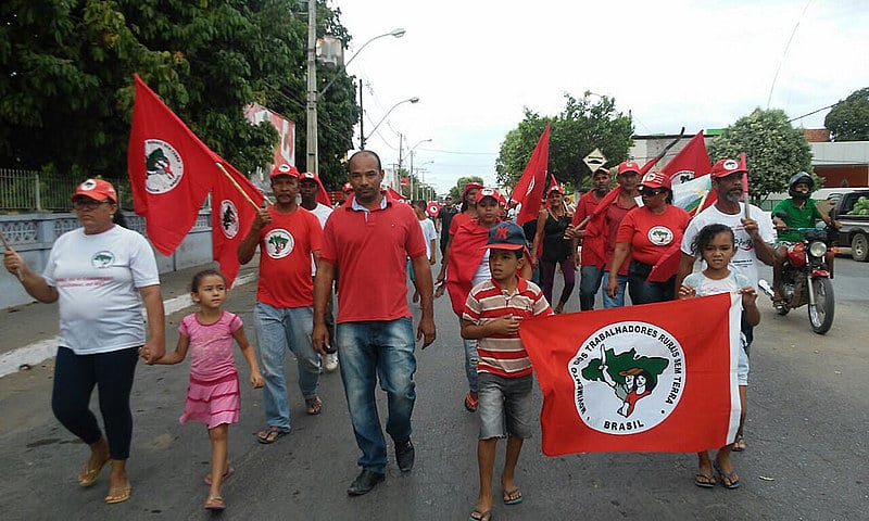 No município de Bom Jesus de Lapa, os trabalhadores saíram em marcha pelo centro da cidade até a sede local da Codevasf