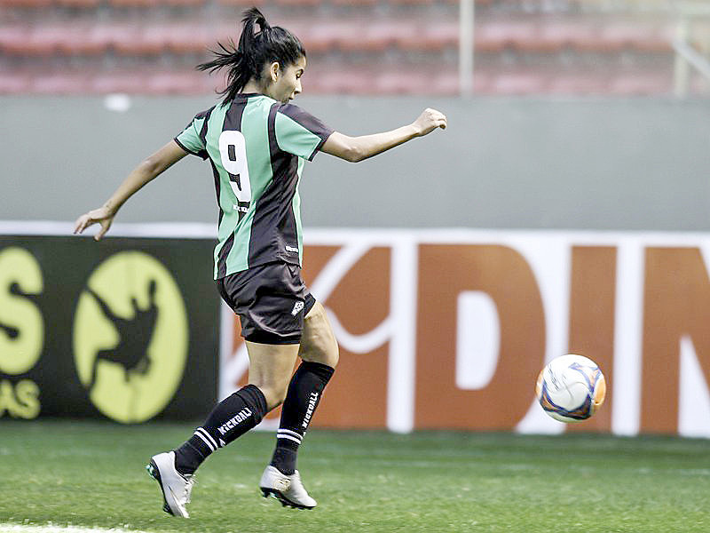 Em Minas, somente o América Futebol Clube possui um time profissional feminino, criado em 2015