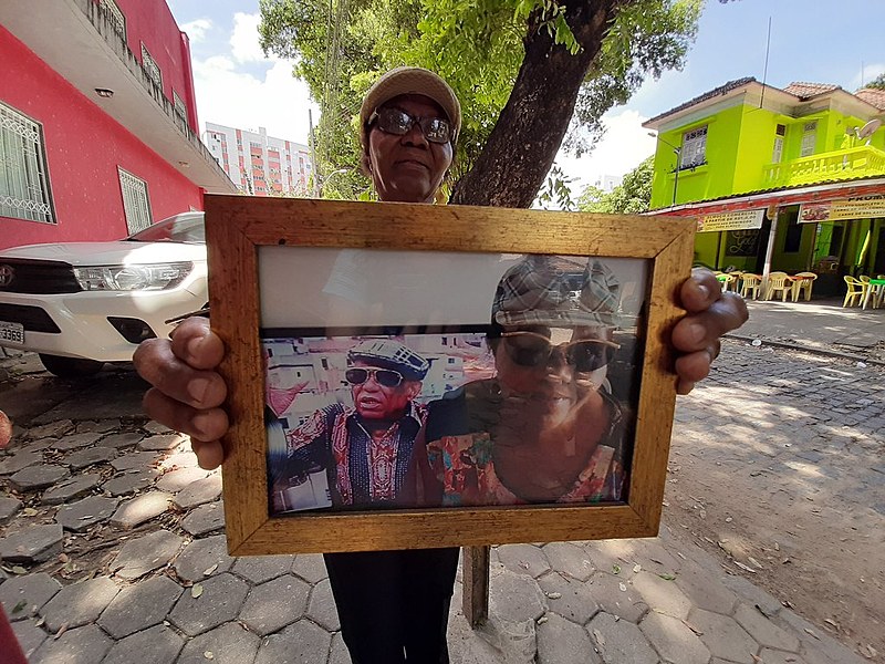Os CDs que Amara diz foram gravados de forma caseira em uma gráfica perto da sua casa