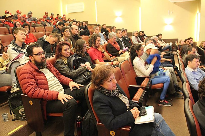 Na plateia, agricultores integrantes do MST assistiram à sua própria experiência ser projetada na tela