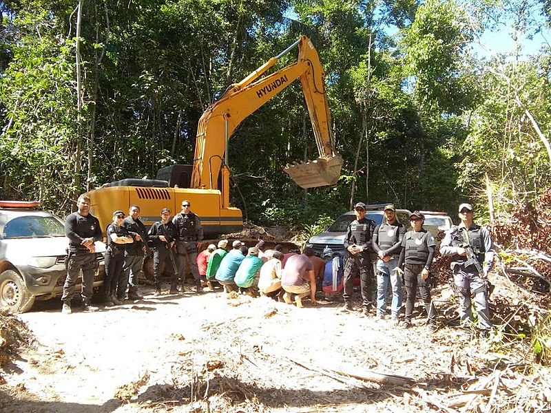 Material apreendido em garimpo durante ação das polícias Civil e Militar