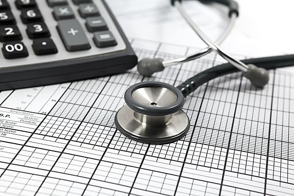 O SUS oferece da vacinação, no posto, até a cirurgia para a separação de gêmeos siameses