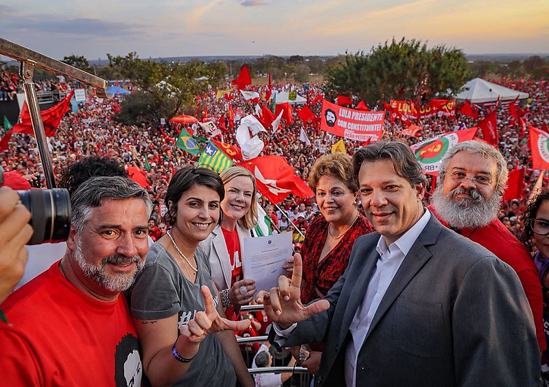 Ato em defesa do registro da candidatura de Lula nesta quarta-feira (15) em Brasília.