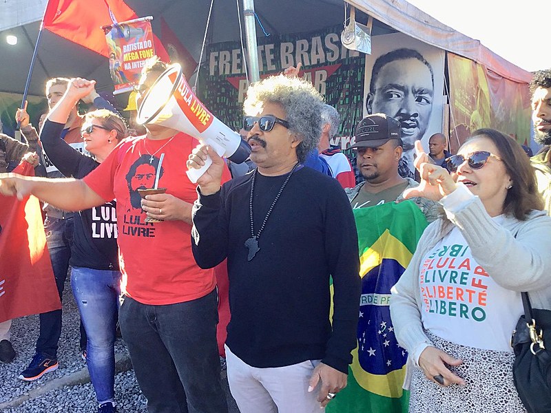 Ato de ''Bom dia presidente Lula'' desta quinta-feira (1). Vigília Lula Livre chegou a 481 dias.