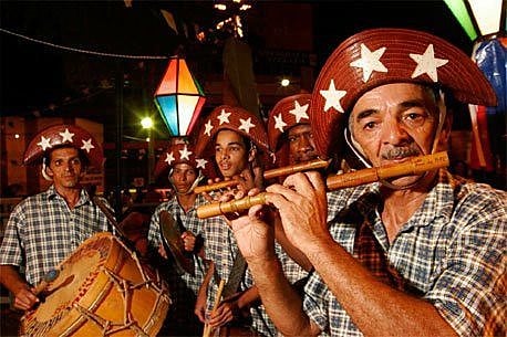 "Desde os anos 1990, o Nordeste vem sendo palco de um processo de renovação musical, um estilo que resulta da fusão de vários estilos".