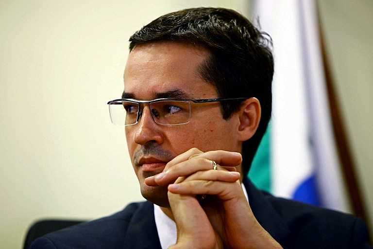 O juiz da Lava Jato Deltan Dallagnol postou em seu Facebook o depósito da Petrobras à ONG que será criada com o recurso.