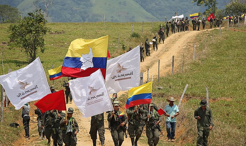 Membros da então guerrilha FARC no dia da entrega das armas às Nações Unidas, em 2017