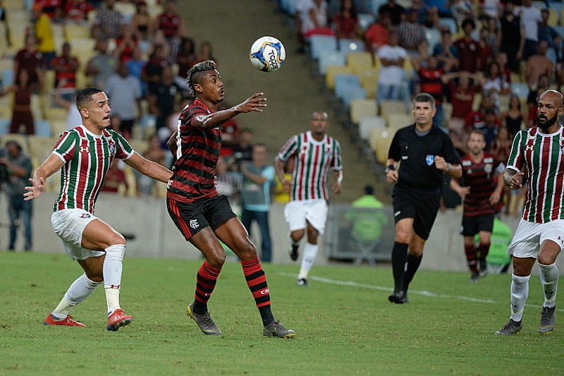 Renê, Éverton Ribeiro e Yony González marcaram os gols da partida