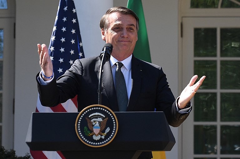 Bolsonaro deve retornar ao Brasil na quinta-feira (21)
