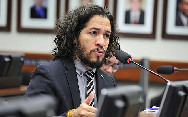 Devido a contínuas ameaças de morte, Jean Wyllys abriu mão de seu mandato e deixou o país em janeiro deste ano