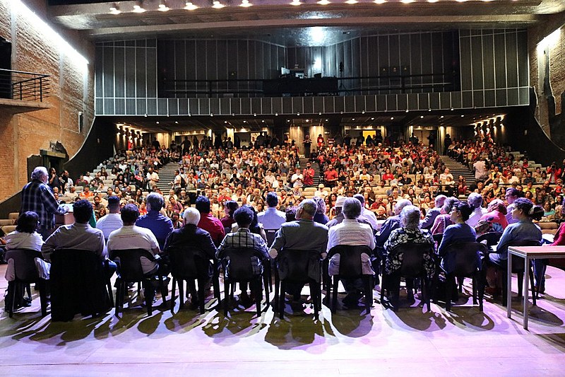 Durante lançamento de "Plano Popular de Emergência", na PUC-SP, representantes de movimentos populares, sindicais e religiosos discursaram