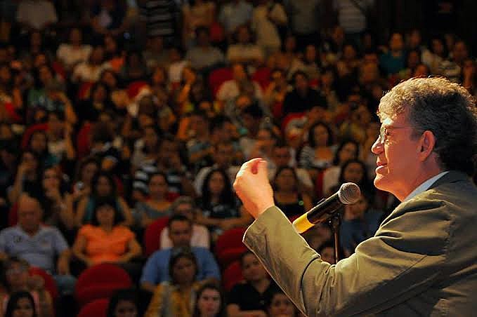 Todas as pesquisas eleitorais visando a disputa da prefeitura de João Pessoa, em 2020, colocam Coutinho como favorito