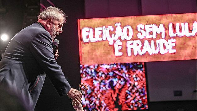 Lula recebe apoio de artistas e intelectuais no Rio de Janeiro durante ato na semana passada.