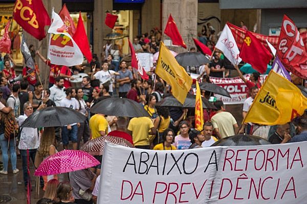 "Antes que a sociedade conseguisse perceber os danos, aprovou-se também a reforma da legislação trabalhista e a terceirização"
