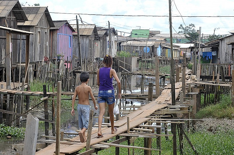Falta de saneamento em Altamira (PA) coloca vida das famílias em risco