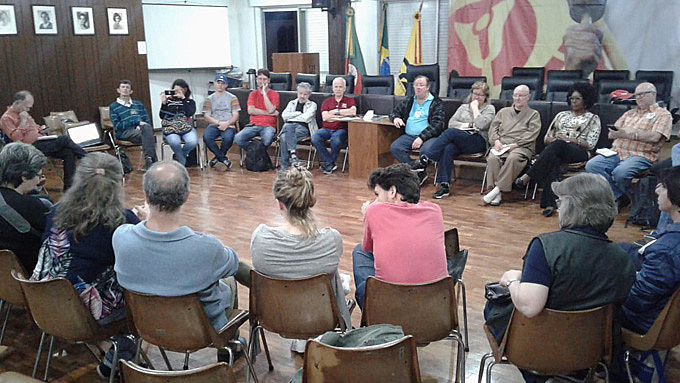 Em Porto Alegre, grupo afirmou a candidatura de Fernando Haddad e Manuela D’Ávila como a única alternativa democrática disponível no momento