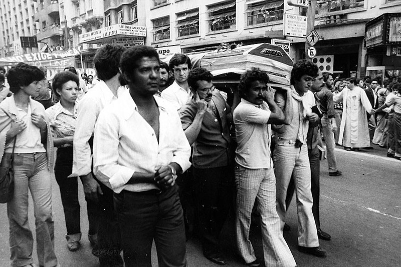 Cortejo fúnebre, em 31 de outubro de 1979, foi marcado por manifestações contra a ditadura