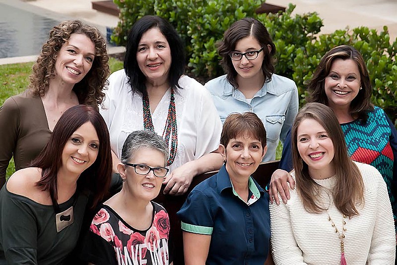 O grupo de mulheres enfrentou outros temas sociais em suas músicas, além da questão feminina