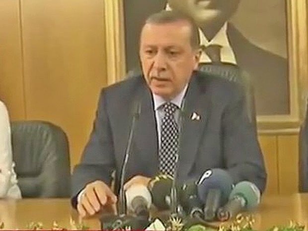 Insurreição militar é um ato de traição e os responsáveis “pagarão caro”, afirma Erdogan