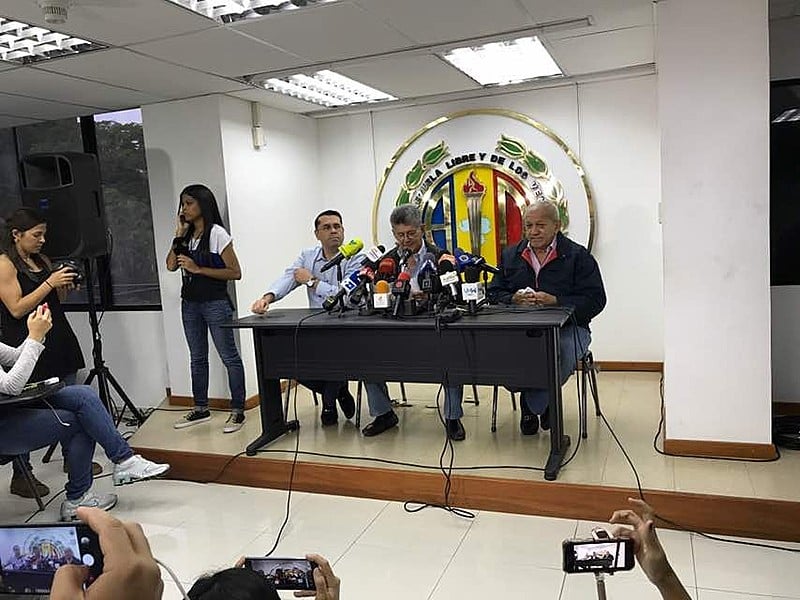 Ramos Allup, presidente de principal partido opositor, não descarta participação de militantes e dirigentes de forma independente
