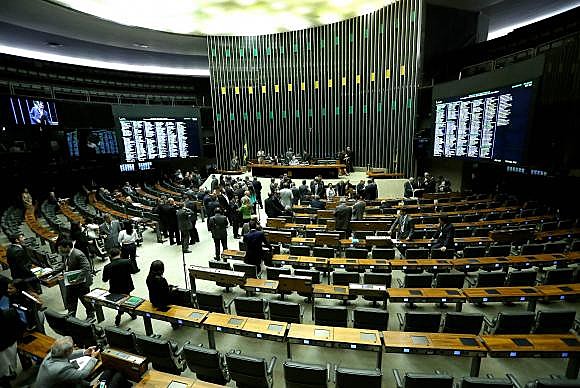 Deputados da base aliada ao governo acusaram o presidente da Câmara de tentar manipular o resultado