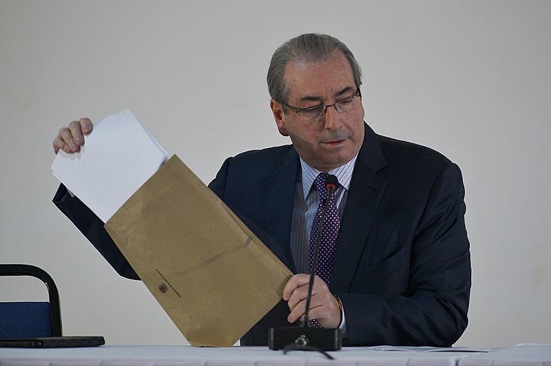 Em outubro do ano passado, o Ministério Público da Suíça enviou ao Brasil documentos que mostram a origem de aproximadamente R$ 9 milhões encontrados nas contas atribuídas a Cunha.