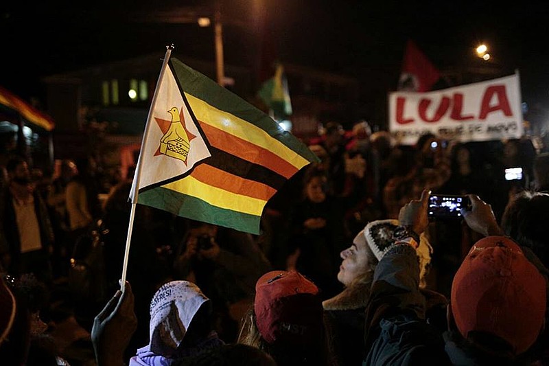 Representes de 25 países participaram da Marcha e desejaram 'boa noite' ao ex-presidente Lula