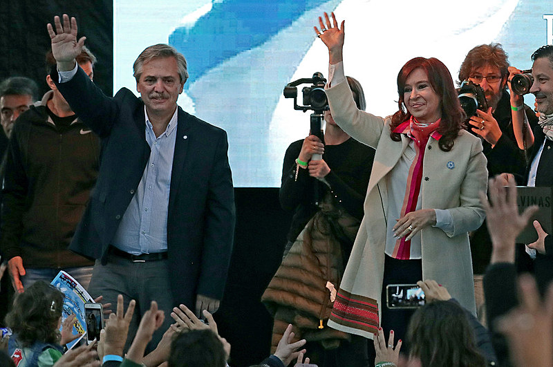 Segundo pesquisa, chapa Frente de Todos, composta por Fernández e Cristina tem 45% das intenções de voto
