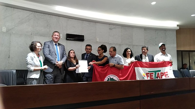 Deputados e movimentos populares prestam solidariedade ao MST na Assembleia Legislativa de Pernambuco