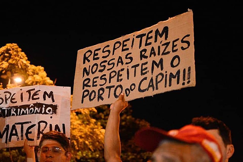 Moradores do Porto do Capim durante protesto contra sua retirada pela Prefeitura Municipal de João Pessoa.
