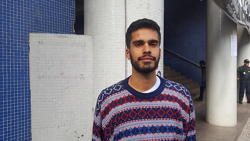 Estudante de Ciências Econômicas, José Henrique Zem mora sozinho em Curitiba. Sem fogão e geladeira, faz todas as refeições no RU