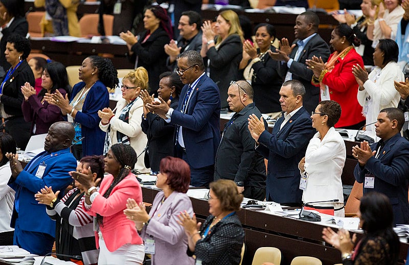 Assembleia Nacional do Poder Popular de Cuba aprova texto da nova Constituição, que agora será submetido a referendo popular em fevereiro