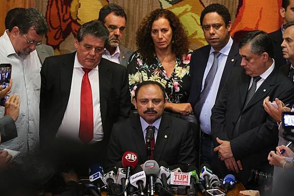 El presidente interino de la Cámara de Diputados, Waldir Maranhão, revocó la decisión, tomada por él mismo, de anular las sesiones plenarias que aprobaron la admisibilidad del proceso de destitución contra la presidenta Dilma Rousseff.