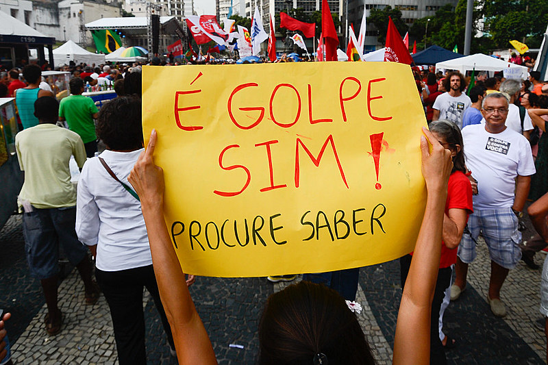 Manifestações no Largo da Carioca (RJ) contra o processo de impeachment da presidenta Dilma Rousseff , em 2016