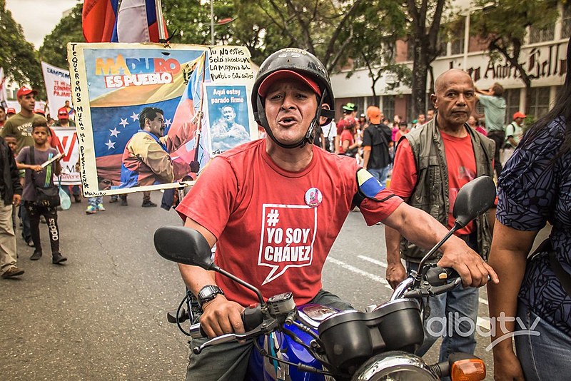 “O povo está unido, tem ideia de por que sai a lutar, com uma causa para defender, nosso povo tem uma bandeira, não sai como loucos as ruas, nem com ódio, sai com amor", manifestó Maduro