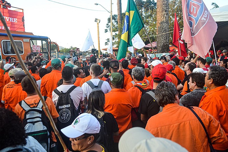 Petroleiros de diferentes estados brasileiros fizeram ato na Vigília Lula Livre