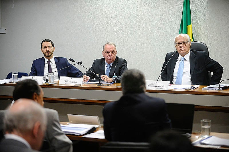 Conselho de Comunicação Social avalia projeto de fake news