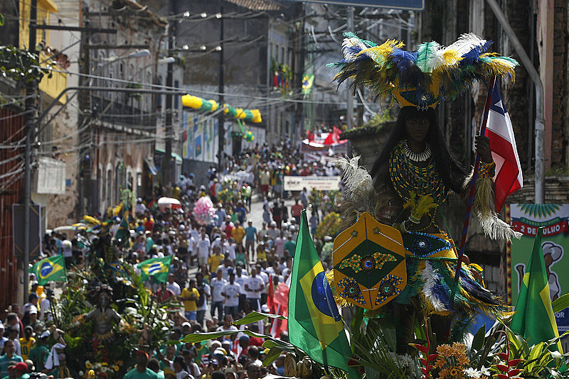 A cabocla e o caboclo representam os povos indígenas originários que participaram da luta pela Independência.