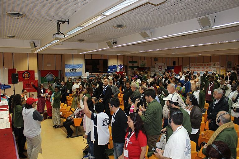 Encontro reúne movimentos populares do mundo inteiro