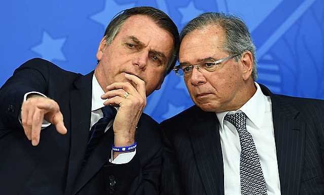 Bolsonaro y el "vendo de todo" Paulo Guedes: un año de estancamiento
