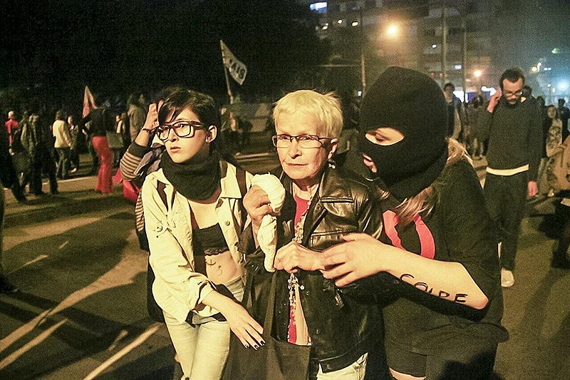 Manifestantes fogem da repressão policial em São Paulo (SP)
