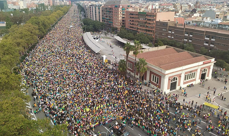 "Marchas pela Liberdade" chegam a Barcelona e tomam ruas da capital catalã