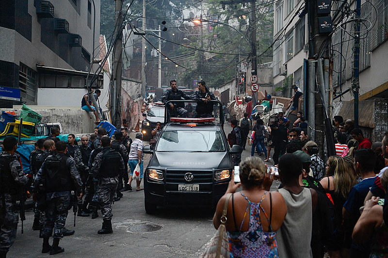 Direitos da população favelada são desrespeitados em operações policiais