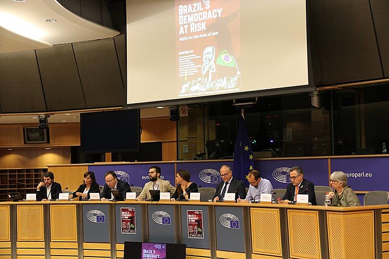 Eurodeputados participam de evento que lançou manifesto contra Bolsonaro no Parlamento Europeu